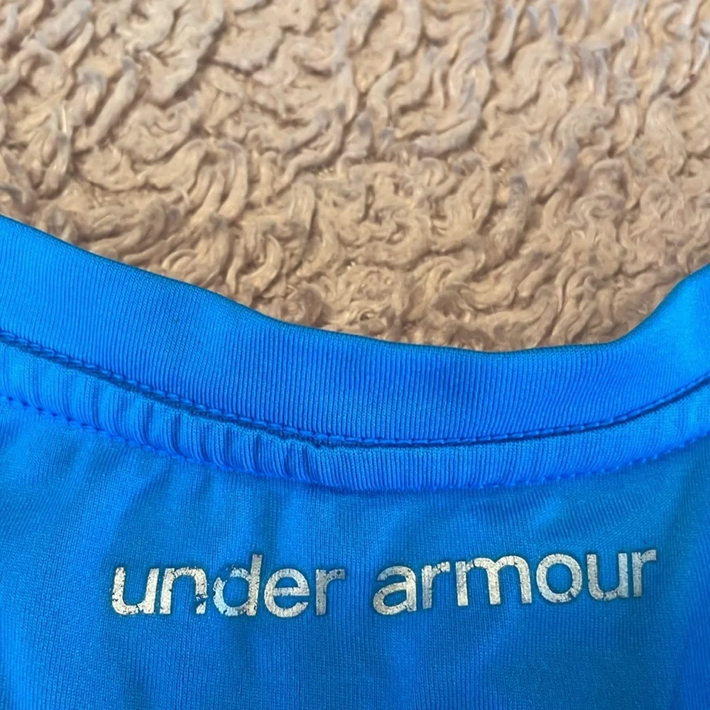 UNDER ARMOUR Heatgear Short Sleeved Dri Fit Shirt - Women’s Medium